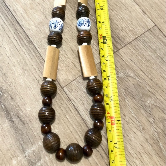 NECKLACE HANDMADE WOODEN AND PORCELAIN BEEDS - Picture 6 of 6